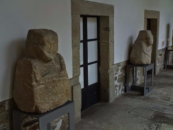 Estatuas de Logrosa (Negreira), no Museo do Pobo Galego